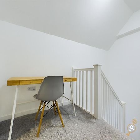 Modern Commercial Street Maisonette Леруик Экстерьер фото